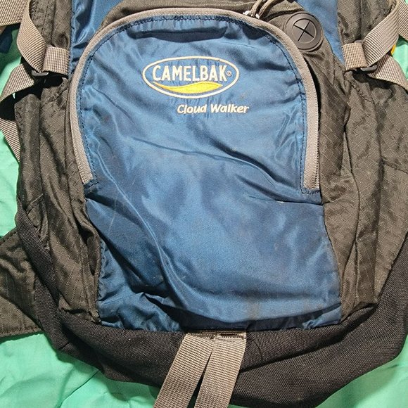 Camelbak Cloud Walker Hydration Hiking Backpack 70 OZ - 2 Liter Water Bladder - Picture 5 of 12